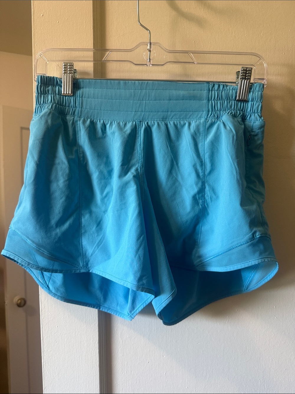 Lululemon HR Hotty Hot Shorts! Electric Turquoise! Size 6!